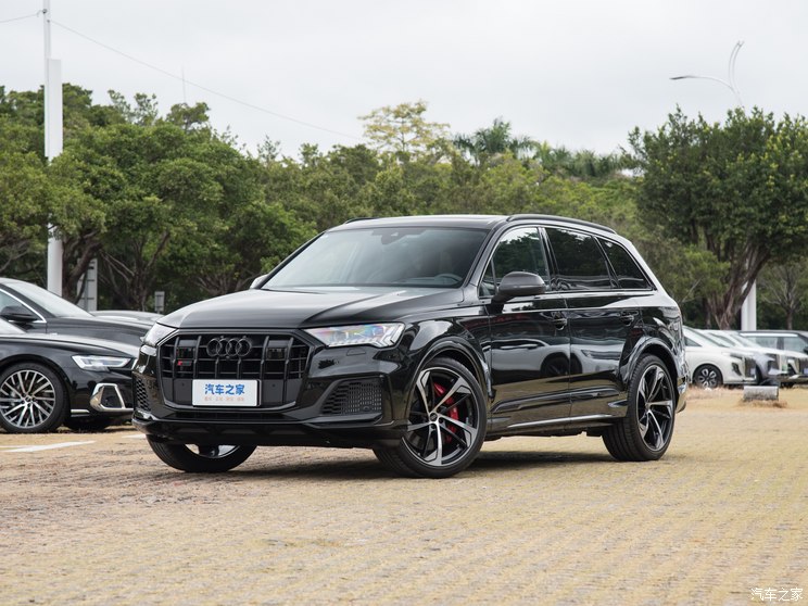 奥迪(进口) 奥迪sq7 2024款 4.0 tfsi 暗夜骑士版